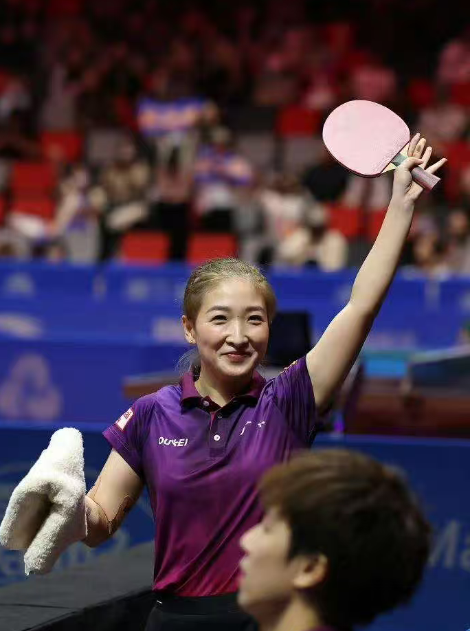 开心到跳舞，拿全运会混双冠军，出场费+奖金，刘诗雯能拿多少钱？