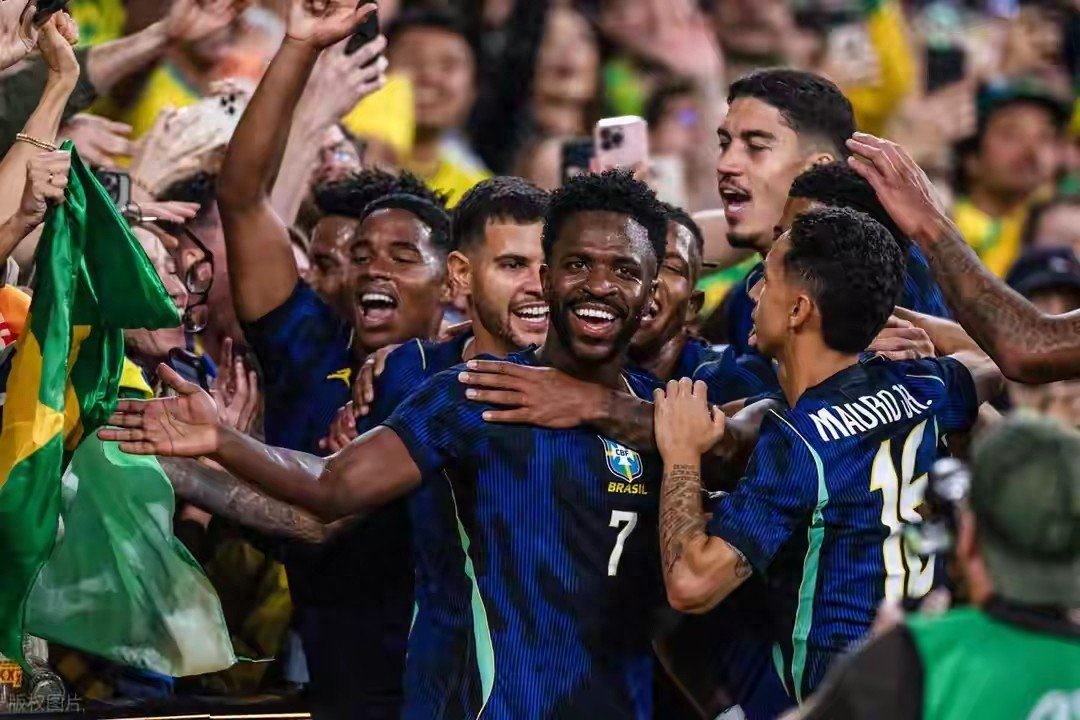 随着巴西4-2澳大利亚，6粒进球多次反转