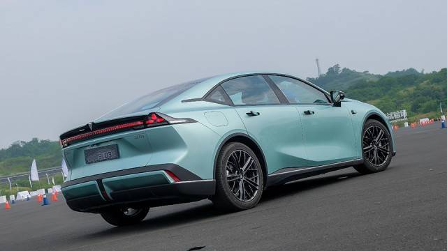 长安深蓝SL03对比比亚迪海豹和汉EV,机会何在?