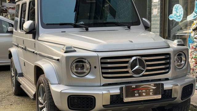 奔驰G450d长沙升级记：中规主机+AMG仪表+沙发床的硬核蜕变