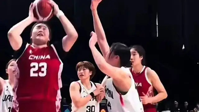 女篮两新人张子宇、刘禹彤对比，张子宇有三点不如刘禹彤强