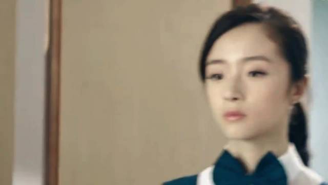 高三那年，我们班转来一个冷着脸的新同学