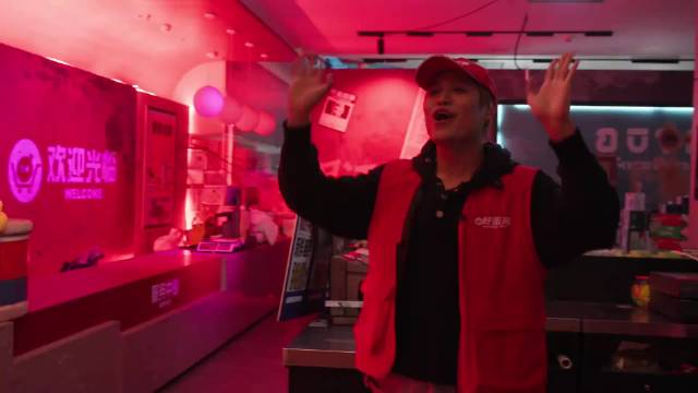 当全明星阵容进入好蛋来超市，秒变全明星自动闯祸机！敲糖饼游戏，维嘉老师天崩开局最终却妙“嘴”回春？偶遇模特，武艺老师在线