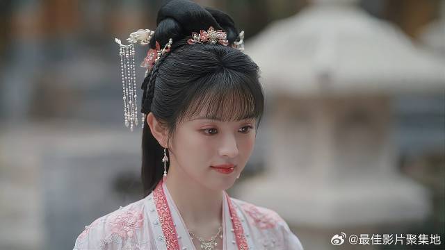 一起去宴会精心打扮，结果李薇去不了，下一秒心情低落