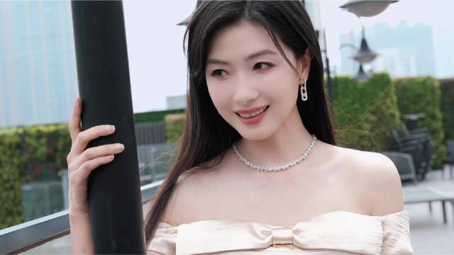 放慢脚步，感受城市的脉搏，也聆听自己心底的回音，美，不止于此