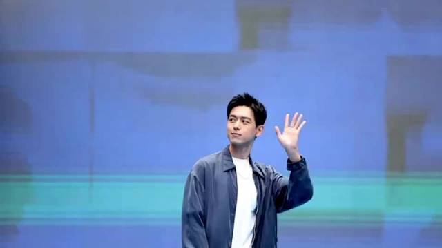 视频｜李现化身摄影师，现身中网男单决赛 — 新京报