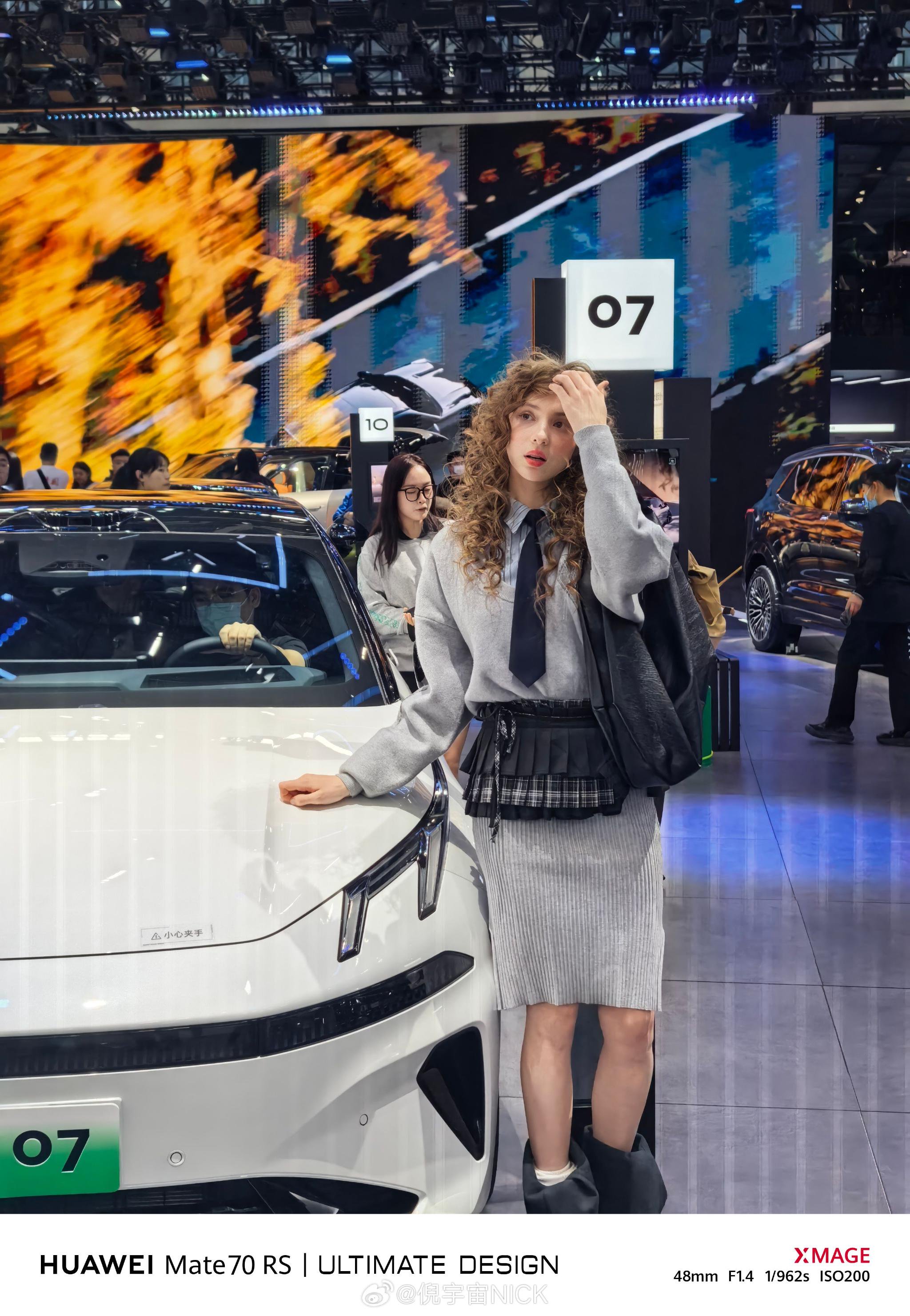 领克展台 这俩外国模特真的好养眼 全是初恋脸 太甜了