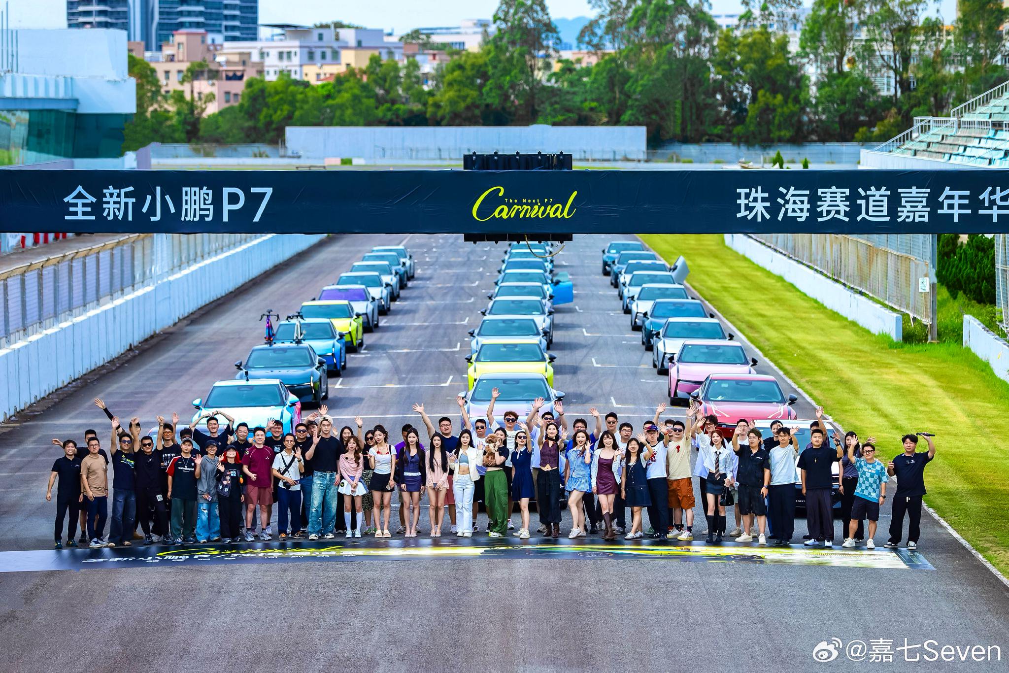 大家的小鹏P7太会装扮了，今天也是第一次体验了漂移和赛道，好好玩，下次还来