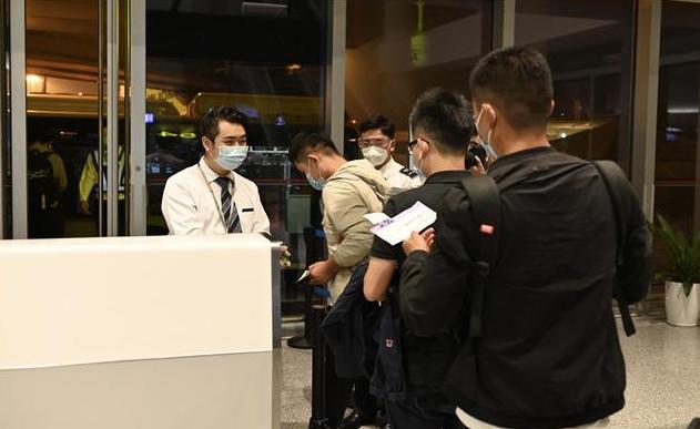 昆明一在校生翻墙去西双版纳游玩,核酸呈阳性,城区全员核酸检测休闲区蓝鸢梦想 - Www.slyday.coM 昆明一在校生翻墙去西双版纳游玩,核酸呈阳性,城区全员核酸检测休闲区蓝鸢梦想 - Www.slyday.coM