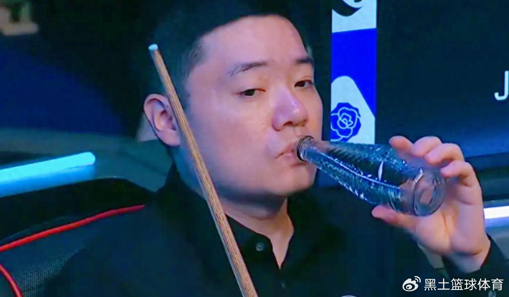 太遗憾！22个月等待功亏一篑，丁俊晖2-6遭五连鞭逆转，止步四强