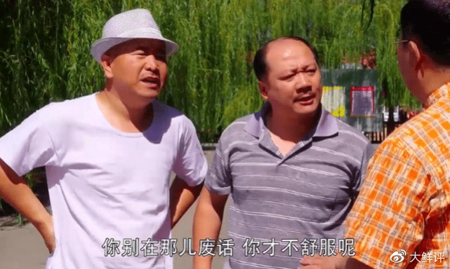 《乡爱》演员王小利唐鉴军开车追尾,事故现场与车主合影画面搞笑休闲区蓝鸢梦想 - Www.slyday.coM 《乡爱》演员王小利唐鉴军开车追尾,事故现场与车主合影画面搞笑休闲区蓝鸢梦想 - Www.slyday.coM