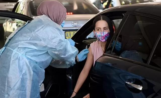 重大!澳洲确诊再暴跌,新州掉到6000,胜利在望,但周末又爆发万人游行