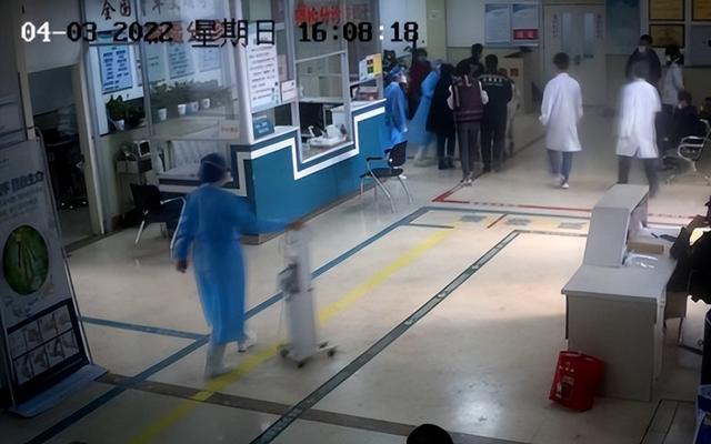 从17楼坠下的4岁女童状况如何?医生:堪称奇迹,两周后或可出院休闲区蓝鸢梦想 - Www.slyday.coM 从17楼坠下的4岁女童状况如何?医生:堪称奇迹,两周后或可出院休闲区蓝鸢梦想 - Www.slyday.coM