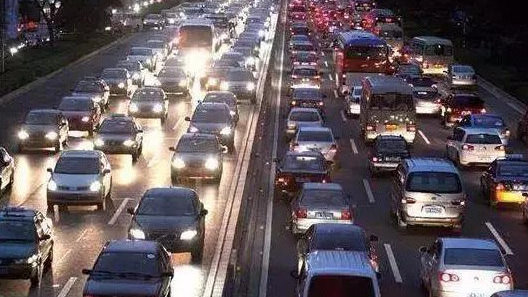 汽车机油5000公里更换，一个16年的机修工告诉你何时更换