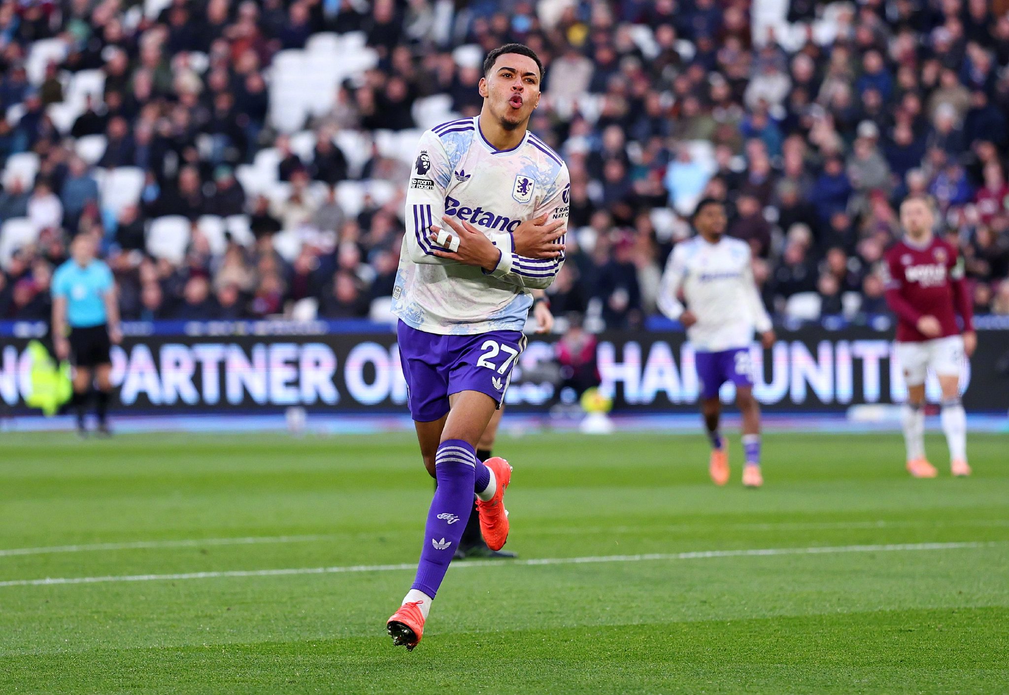 维拉中场罗杰斯7球全记录，4场关键战定胜局