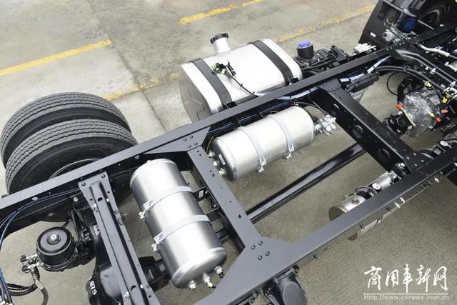 4.2米蓝牌国六合规首选！HOWO轻卡焕新升级、内外兼修