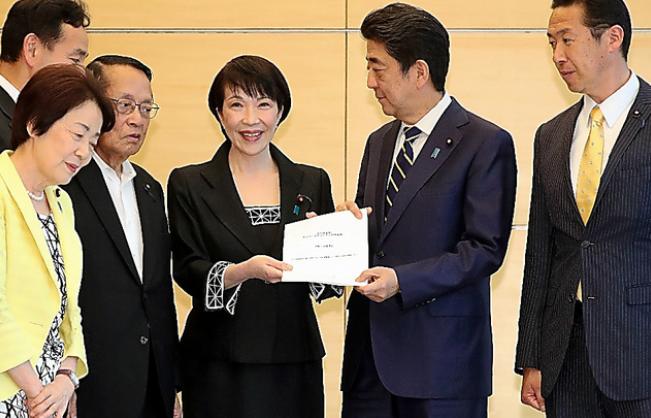 日本右翼政客叫嚣把自卫队改为“国防军”,还想竞选日本首位女首相!休闲区蓝鸢梦想 - Www.slyday.coM 日本右翼政客叫嚣把自卫队改为“国防军”,还想竞选日本首位女首相!休闲区蓝鸢梦想 - Www.slyday.coM