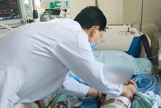 从17楼坠下的4岁女童状况如何?医生:堪称奇迹,两周后或可出院休闲区蓝鸢梦想 - Www.slyday.coM 从17楼坠下的4岁女童状况如何?医生:堪称奇迹,两周后或可出院休闲区蓝鸢梦想 - Www.slyday.coM