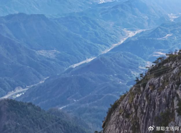 明堂山云端栈道：漫步悬崖，俯瞰云海