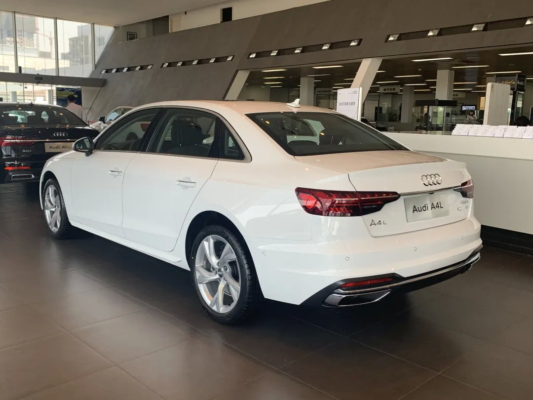 30万买最强前驱豪车?到店对比沃尔沃S60/奥迪A4L
