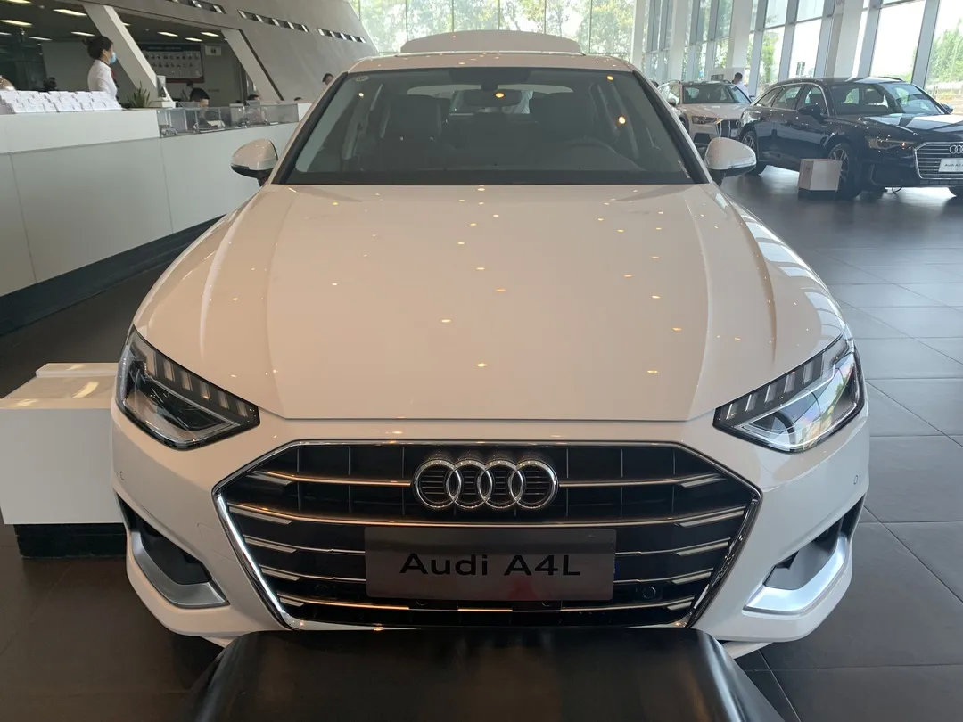 30万买最强前驱豪车?到店对比沃尔沃S60/奥迪A4L