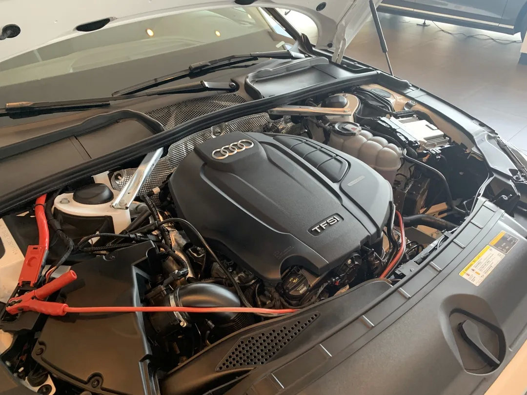 30万买最强前驱豪车?到店对比沃尔沃S60/奥迪A4L