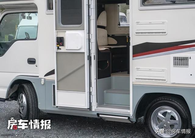 五十铃平头房车30t柴油机动力够猛4张独立床全家住都舒坦