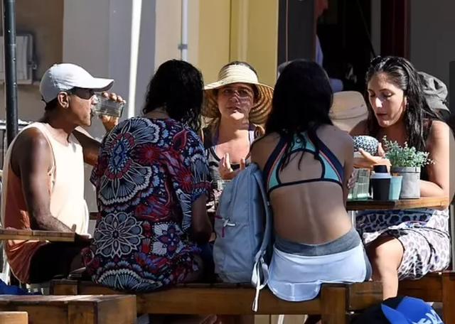 重大!澳洲确诊再暴跌,新州掉到6000,胜利在望,但周末又爆发万人游行