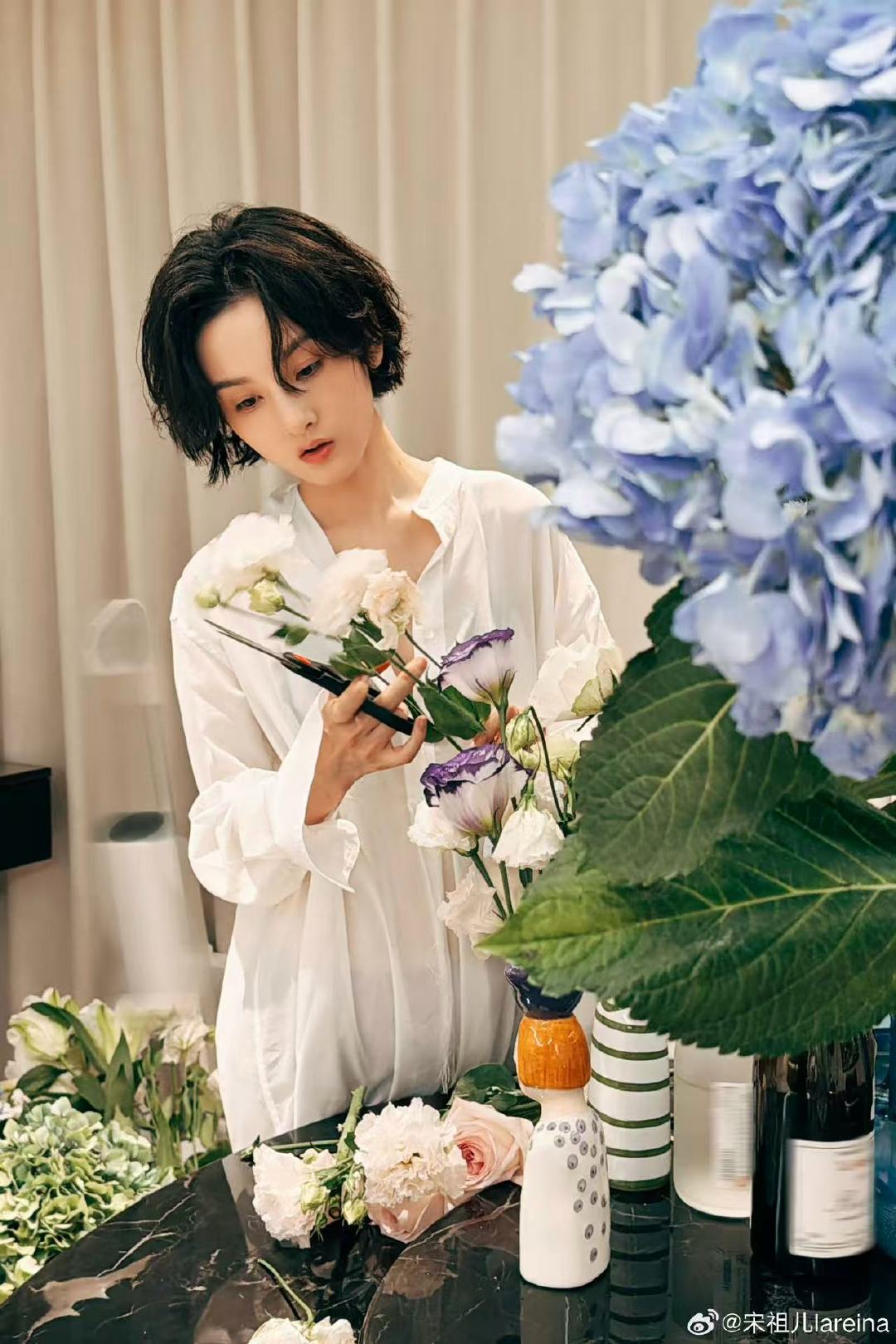 宋祖儿短发插花随拍