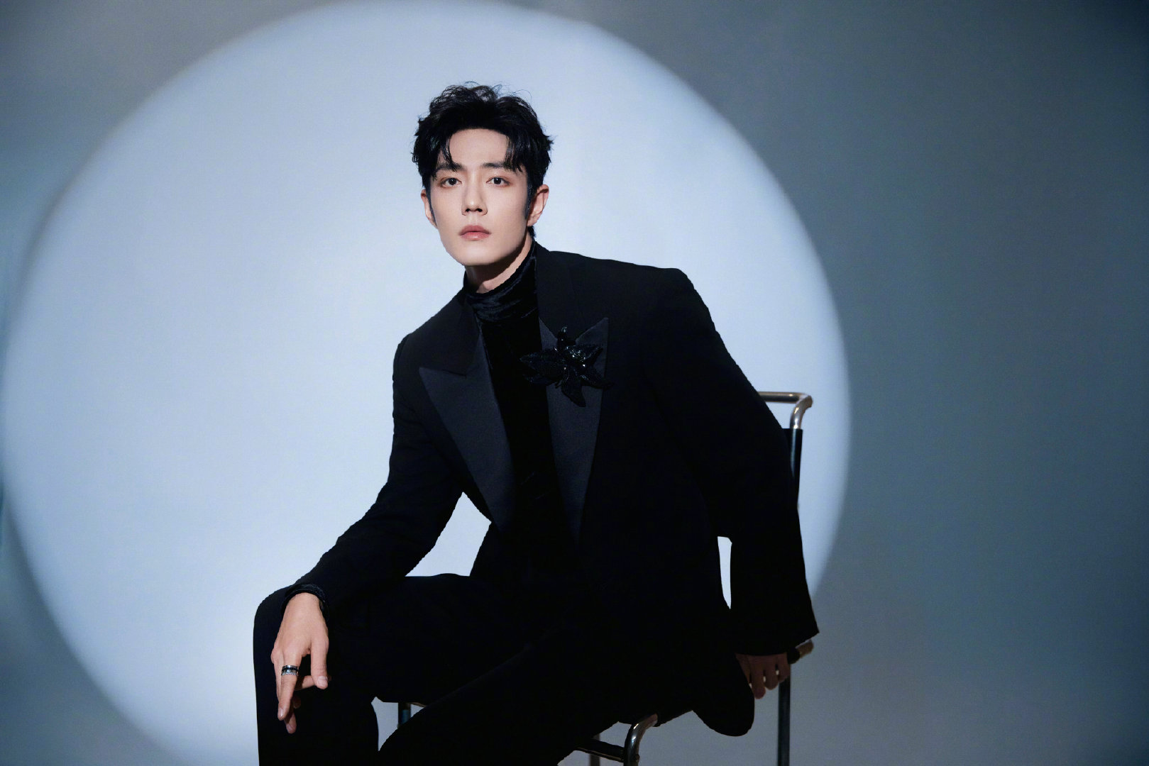 2025微博热搜艺人榜出炉，肖战领衔刘宇宁迪丽热巴等上榜