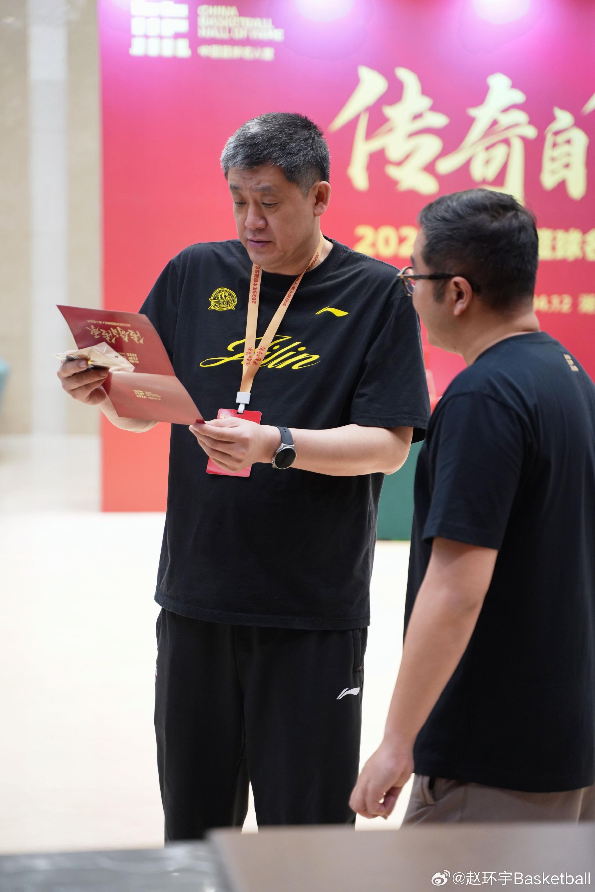 2025中国篮球名人堂入堂仪式在即，孙军王治郅吴庆龙陆续抵达桑植