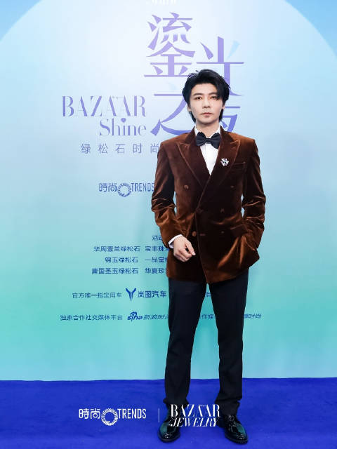 BAZAARShine鎏光之夜｜张晋侧拍花絮+高能问答