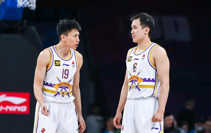 正式离队，北控离队第1人锁定，加盟豪门，联手辽宁外援冲冠