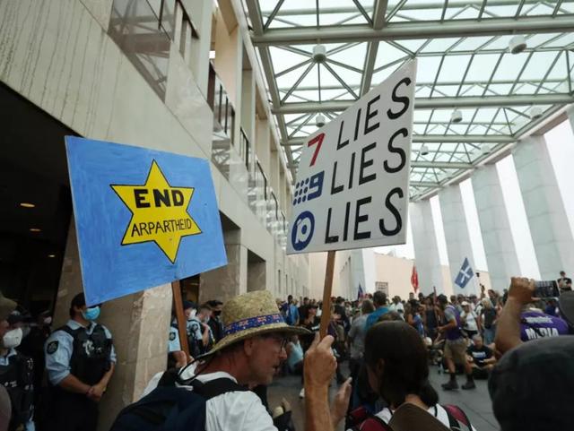 重大!澳洲确诊再暴跌,新州掉到6000,胜利在望,但周末又爆发万人游行