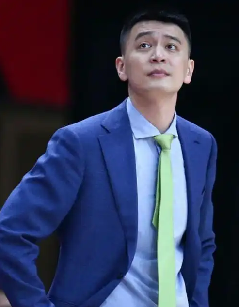 不再沉默，杨鸣还击，辞职原因曝光，名记：已有球队接触，杨鸣熟悉的