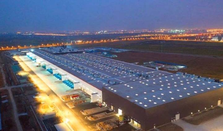 受困国外零部件，国产特斯拉提高零部件本土化率是当务之急｜热点快评