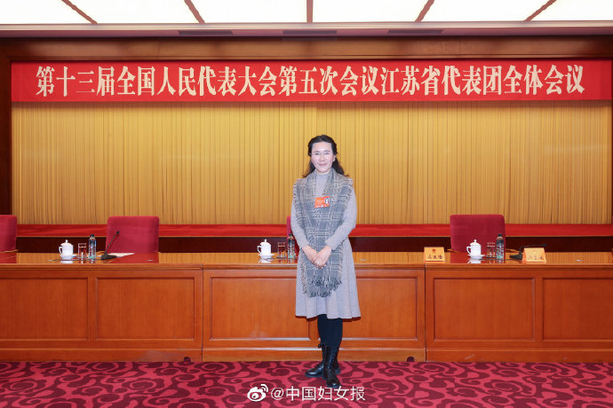 代表：建议将三年学前教育纳入义务教育，降低教育负担鼓励生育