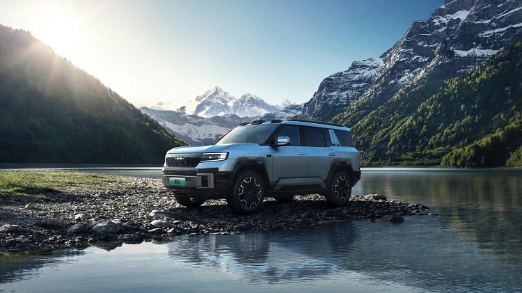 方程豹豹8严重车祸！车报废，人轻伤