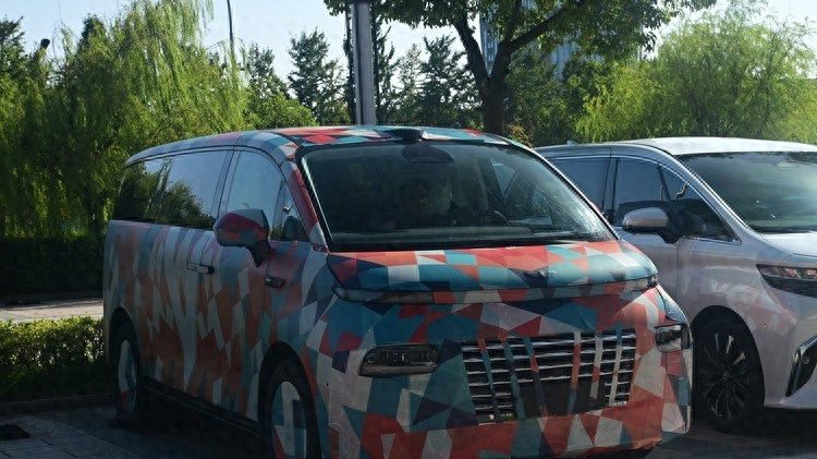 杭州湾埃尔法？疑似吉利新款MPV谍照曝光