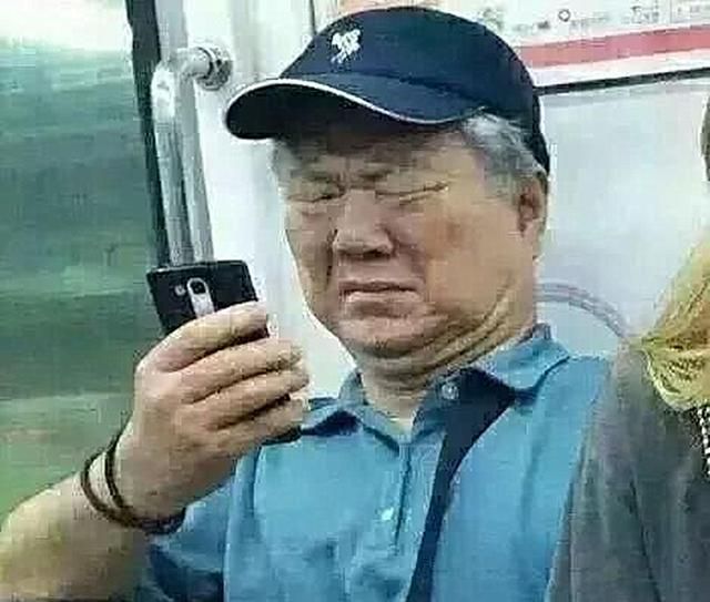 无语!山东一老太太过路顺走小学生2张奖状,网友:偷这干啥?