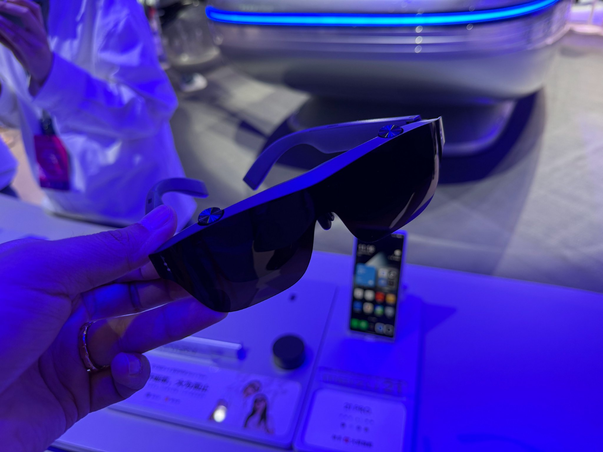 今天车展除了车之外，还在吉利银河展台上看到了星纪魅族的小展台！