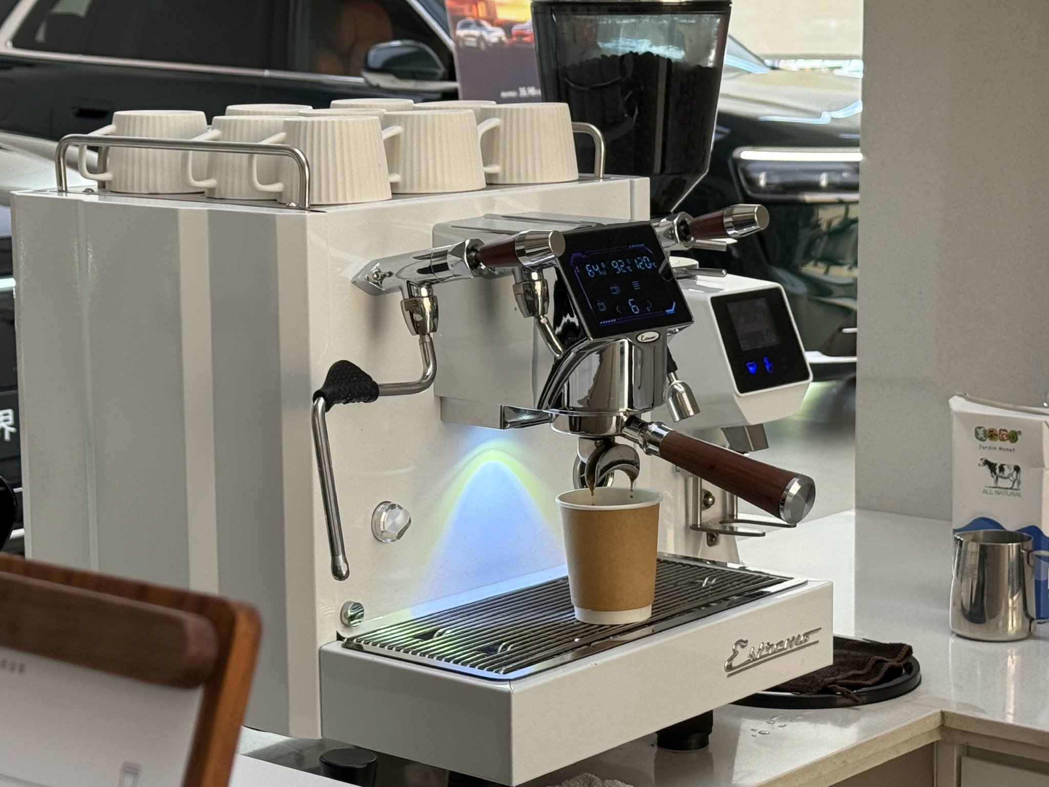 鸿蒙智行车主推荐问界M5、M9提车积分兑换汽车用品