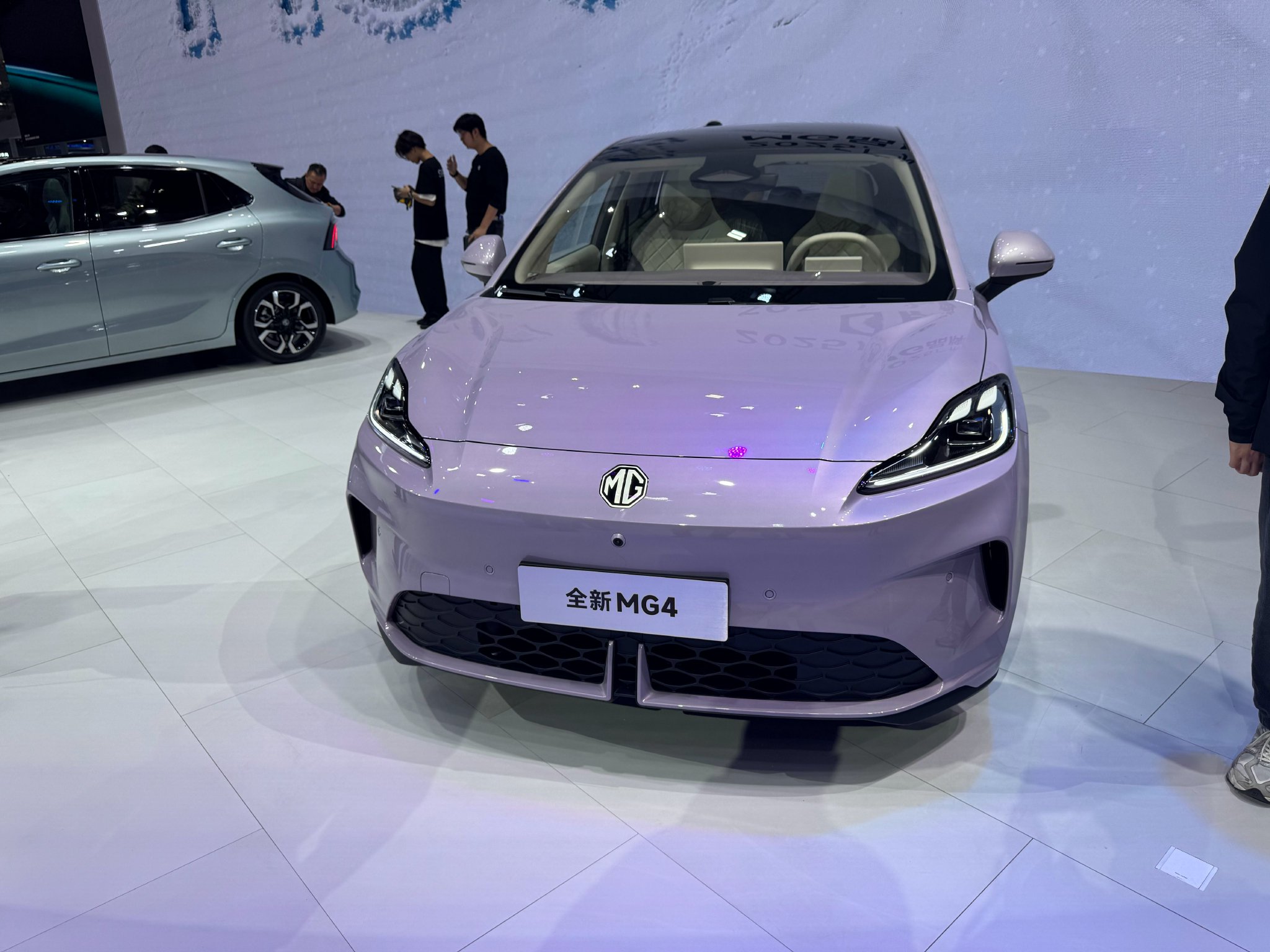 MG4半固态安芯版亮相广州车展，12月启动交付