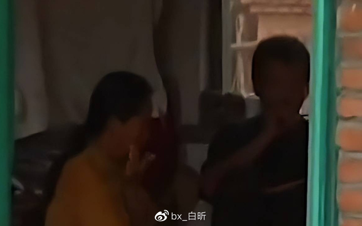 1995年，吉林农妇好心救毒蛇，多次放生却赖着不走，一养就是12年休闲区蓝鸢梦想 - Www.slyday.coM