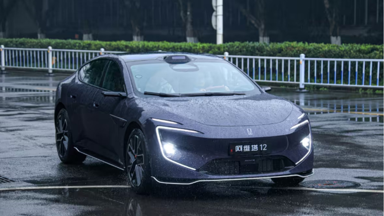 不给极氪留活路？阿维塔12新款彻底摊牌，52度电池+华为智驾！