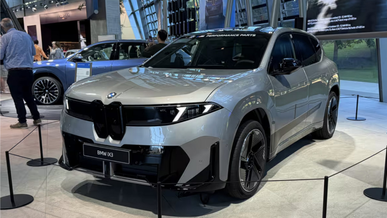 国产新世代宝马iX3北京车展亮相，900km续航+Momenta智驾
