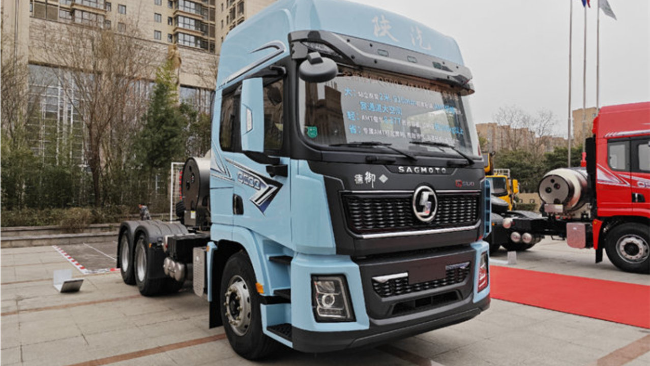 560马力省气省心 陕汽德御Q500 AMT燃气牵引车实车