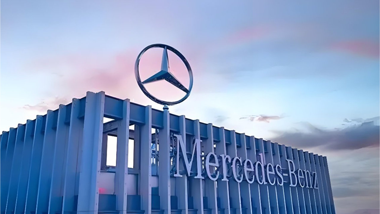 左手“奔驰标准”，右手“中国速度”：康林松随默茨访华的深意