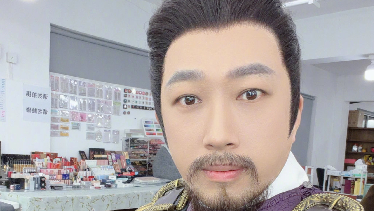 于正骂人后秒删，只因网友吐槽他近年作品屡屡扑街，这使得他破防