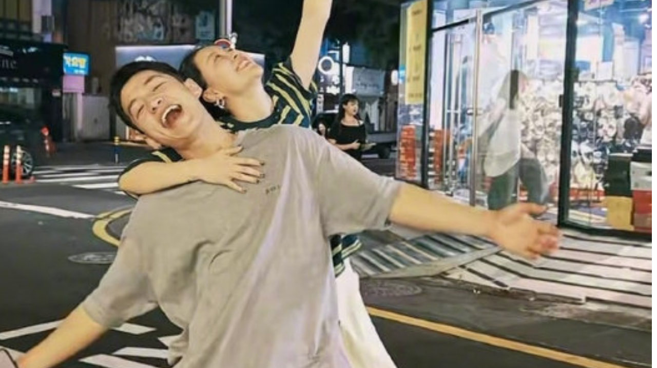 李嘉格新恋情曝光，网友在前夫车澈评论区晒李嘉格新男友